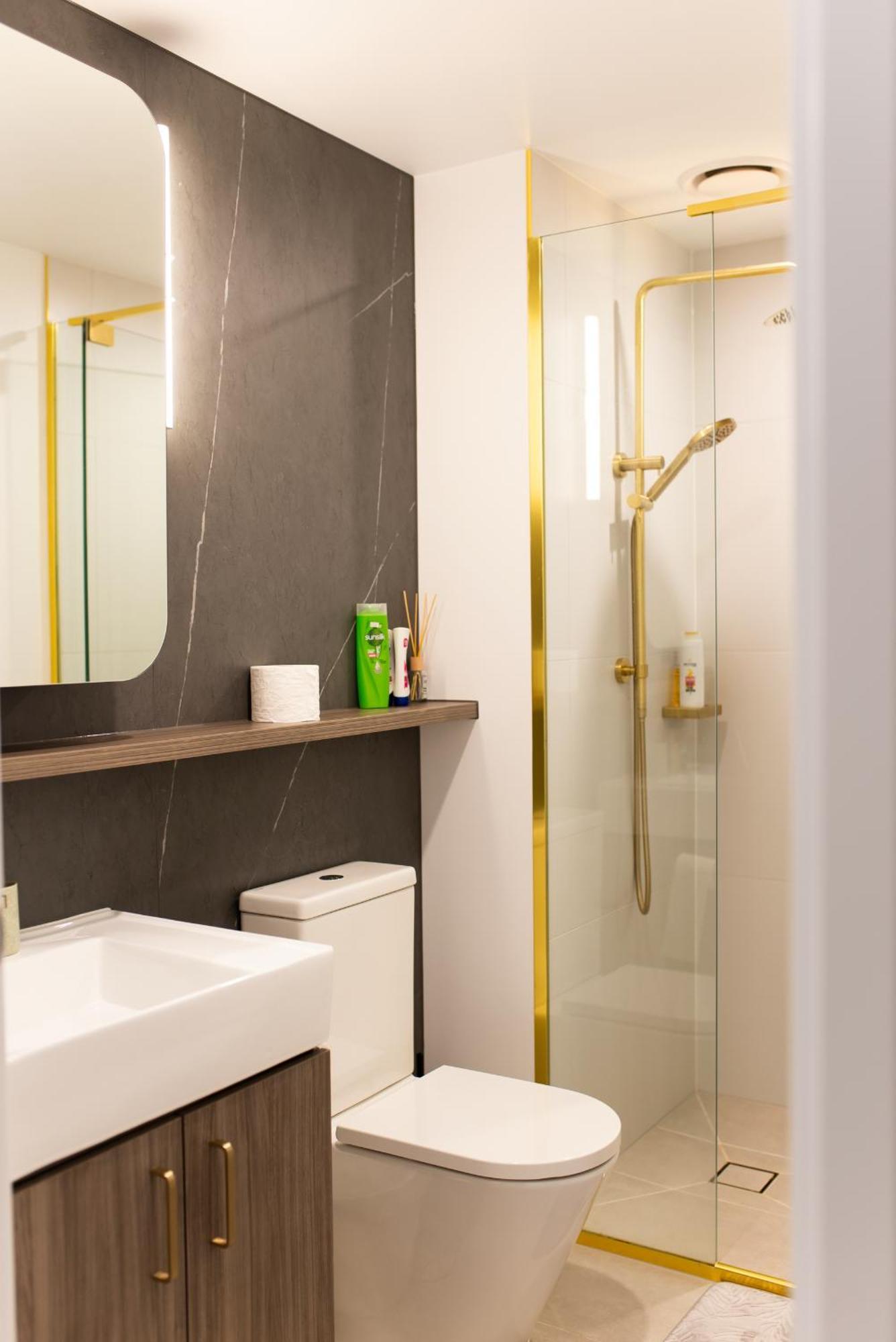Apartment Next To Public Station, Boxhill Central, 2 Bedrooms, Free Parking And Wifi Box Hill Exteriör bild